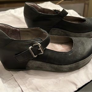 Women’s OTBT shoes size 8.5–worn once